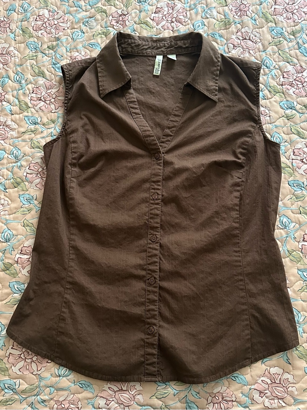St John’s Bay Chocolate Brown Sleevless Collared Button-Down Women's Top